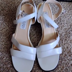 Stuart Madeline vintage white heels